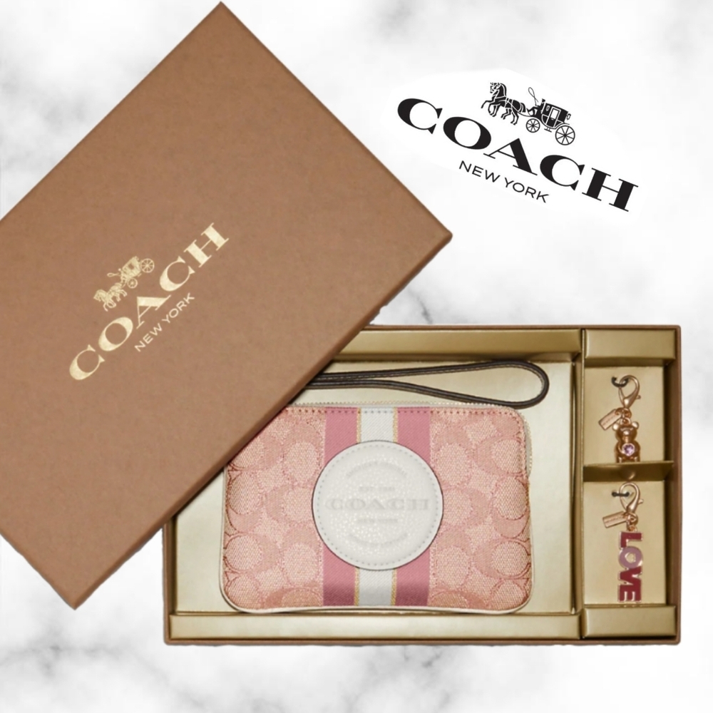 ❤Coach Boxed Dempsey Wristlet In Signature Jacquard With removable charms